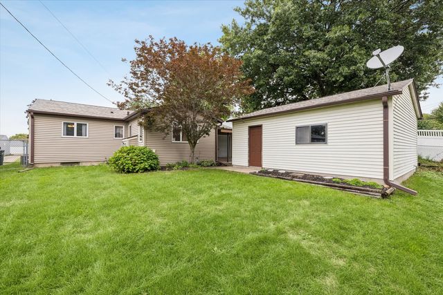 2923 Cypress Drive, Bettendorf, IA 52722