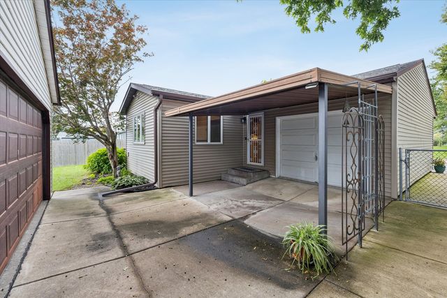 2923 Cypress Drive, Bettendorf, IA 52722