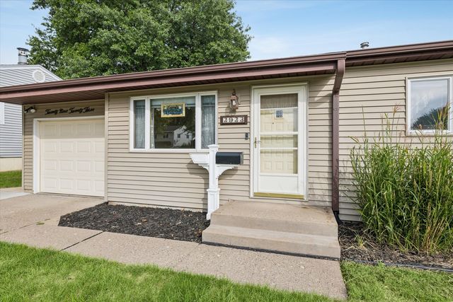 2923 Cypress Drive, Bettendorf, IA 52722