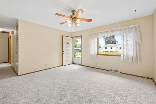 2923 Cypress Drive, Bettendorf, IA 52722