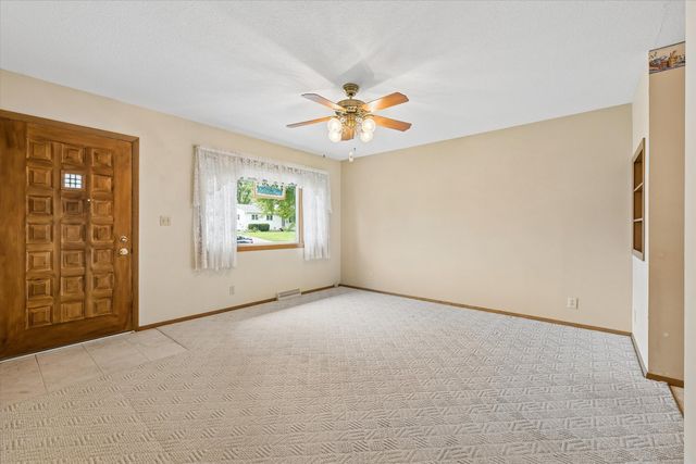 2923 Cypress Drive, Bettendorf, IA 52722
