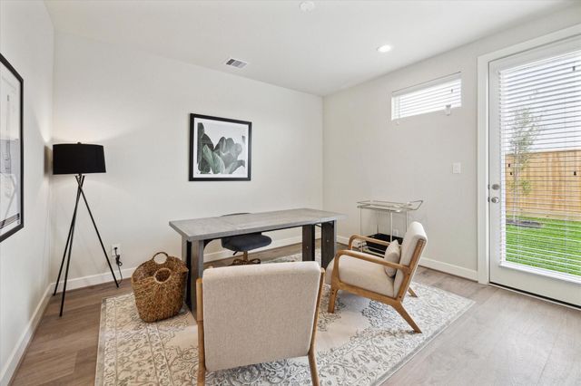 125 Eastwood Street, Houston, TX 77011