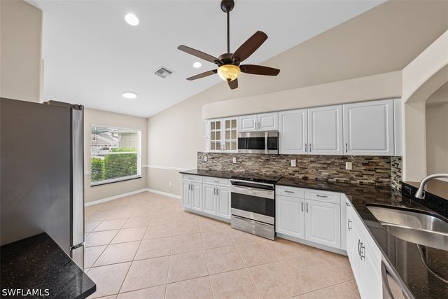 8471 Ibis Cove CIR M677, Naples, FL 34119