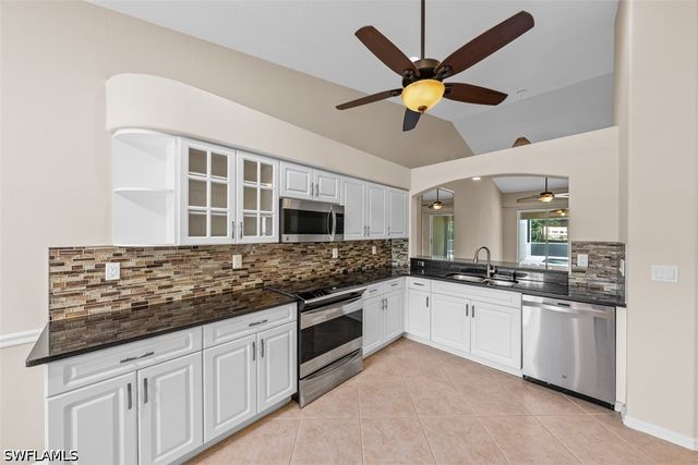 8471 Ibis Cove CIR M677, Naples, FL 34119