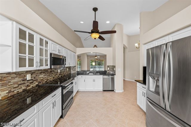 8471 Ibis Cove CIR M677, Naples, FL 34119