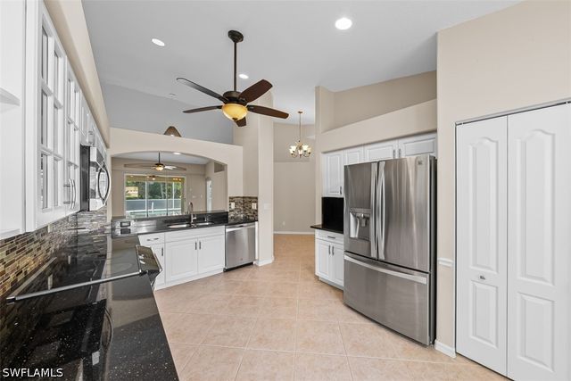 8471 Ibis Cove CIR M677, Naples, FL 34119