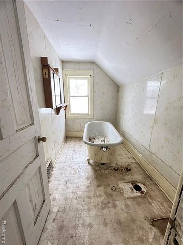 1239 Poplar Street, Flint, MI 48503