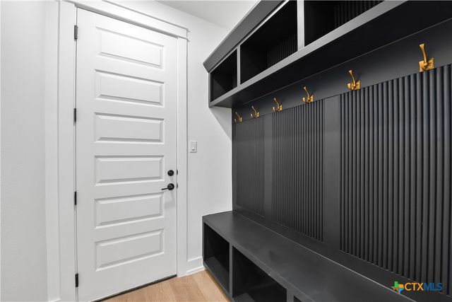 6830 Lacey Oak Road, Salado, TX 76571