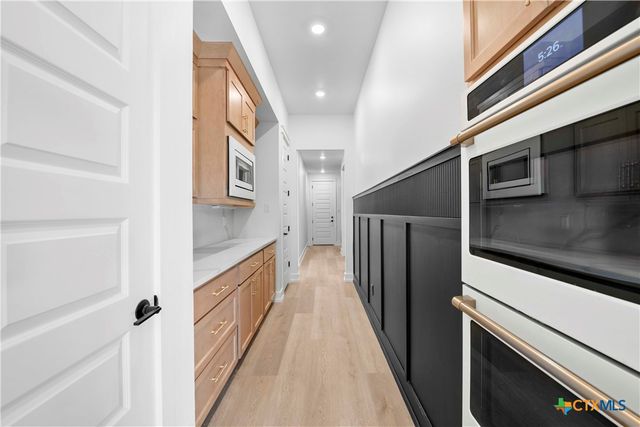 6830 Lacey Oak Road, Salado, TX 76571