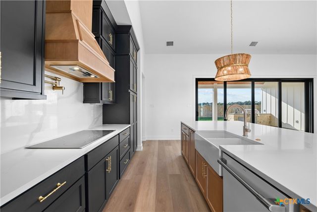 6830 Lacey Oak Road, Salado, TX 76571