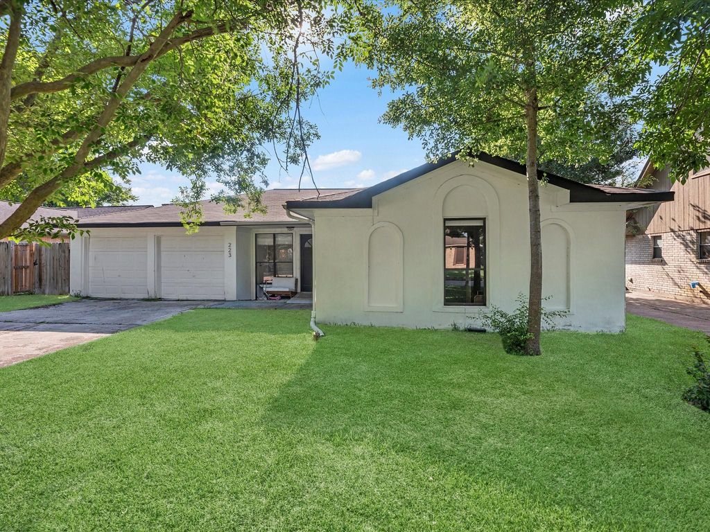 223 Kirkaldy Drive, Houston, TX 77015