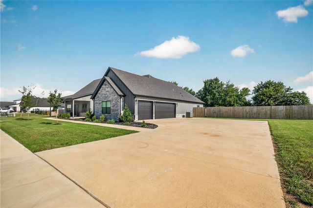 1900 Strong Avenue, Pea Ridge, AR 72751