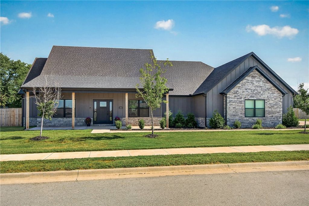 1900 Strong Avenue, Pea Ridge, AR 72751