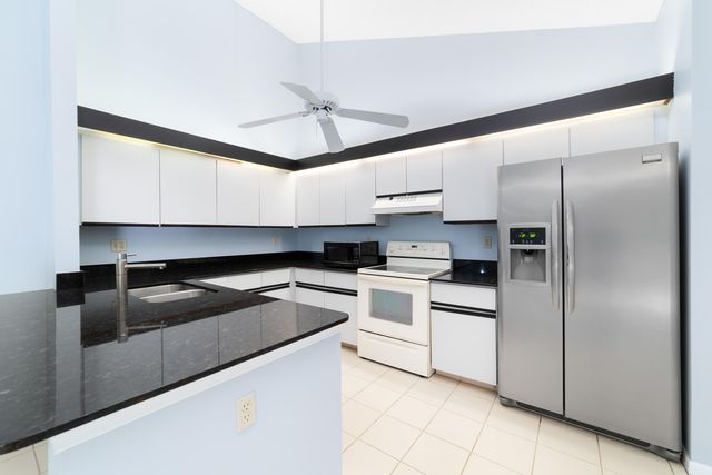 1139 Summit Trail Circle A, West Palm Beach, FL 33415