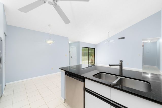 1139 Summit Trail Circle A, West Palm Beach, FL 33415
