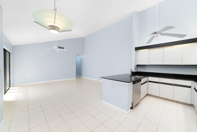 1139 Summit Trail Circle A, West Palm Beach, FL 33415