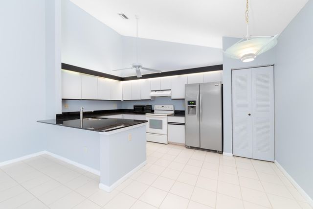 1139 Summit Trail Circle A, West Palm Beach, FL 33415