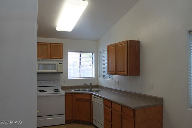 921 S VAL VISTA Drive 180, Mesa, AZ 85204