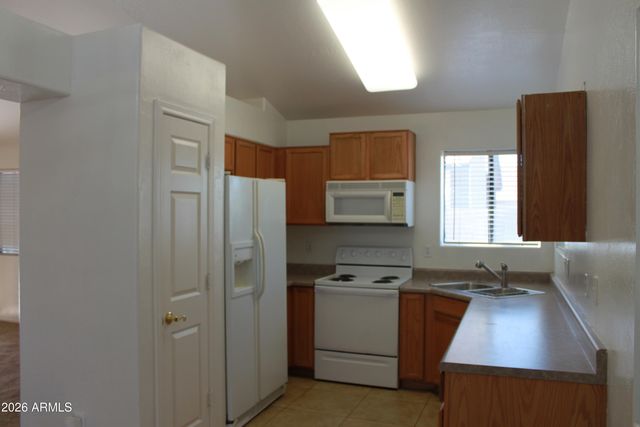 921 S VAL VISTA Drive 180, Mesa, AZ 85204
