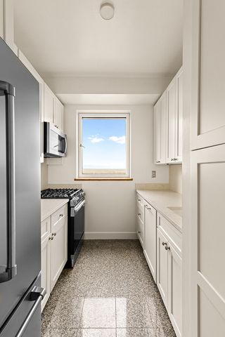 301 W 57th St Apt 45E, New York City, NY 10019