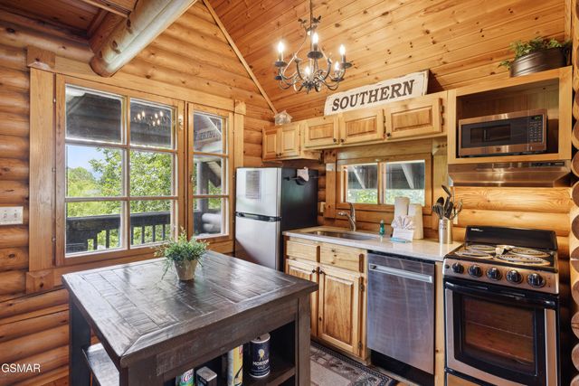 1003 Walini Way, Sevierville, TN 37876