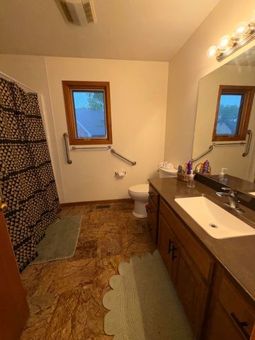 2808 Argonne Ct, Salina, KS 67401