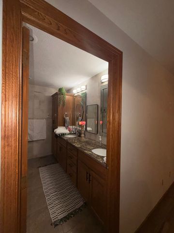 2808 Argonne Ct, Salina, KS 67401