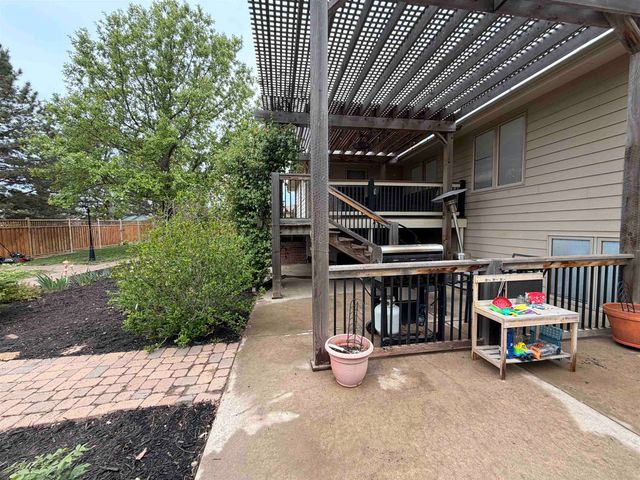 2808 Argonne Ct, Salina, KS 67401