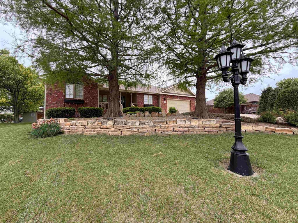 2808 Argonne Ct, Salina, KS 67401