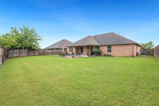 2864 W Featherock Way, Fayetteville, AR 72704