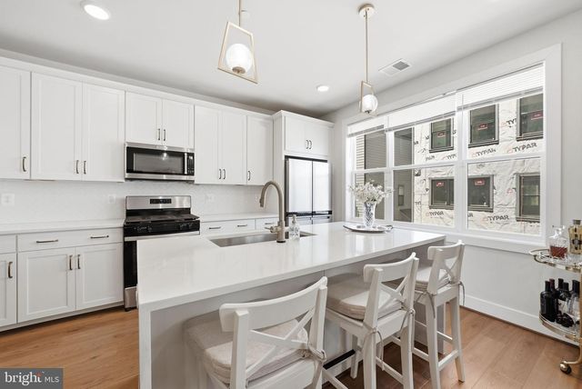 4927 EISENHOWER AVE, Alexandria, VA 22304