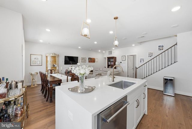 4927 EISENHOWER AVE, Alexandria, VA 22304