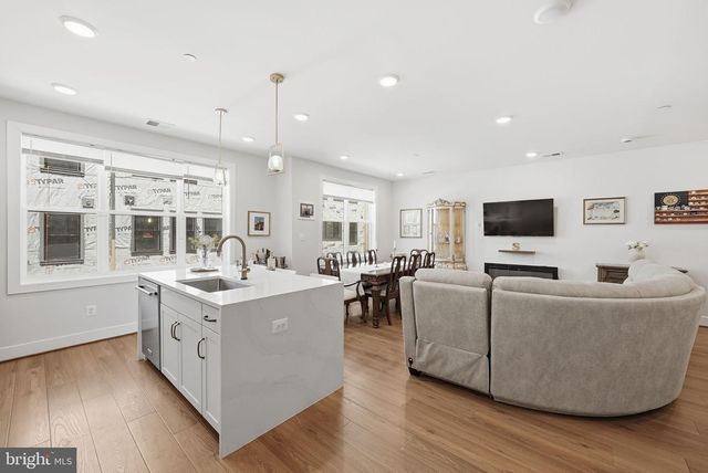 4927 EISENHOWER AVE, Alexandria, VA 22304