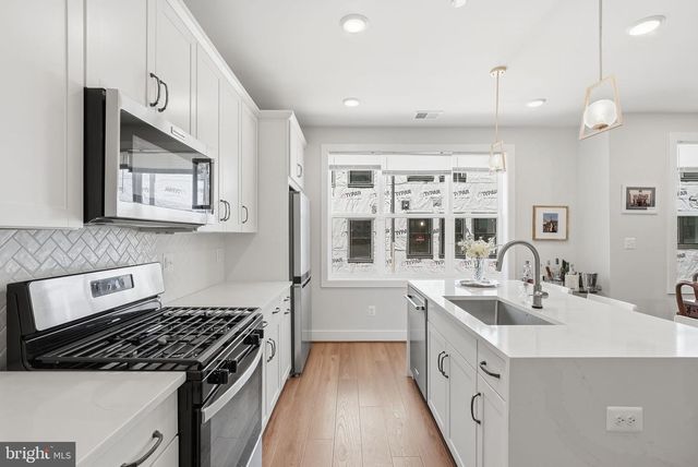 4927 EISENHOWER AVE, Alexandria, VA 22304