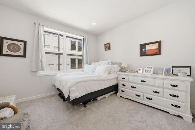 4927 EISENHOWER AVE, Alexandria, VA 22304