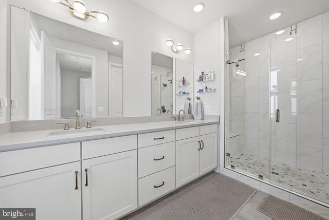 4927 EISENHOWER AVE, Alexandria, VA 22304