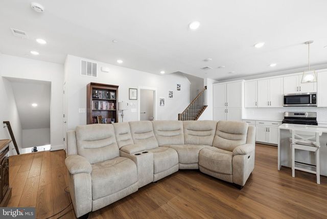 4927 EISENHOWER AVE, Alexandria, VA 22304