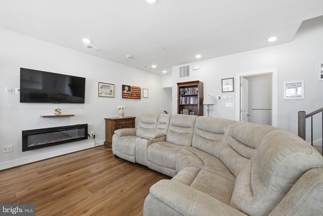 4927 EISENHOWER AVE, Alexandria, VA 22304