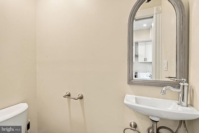 704 G ST NE, Washington, DC 20002