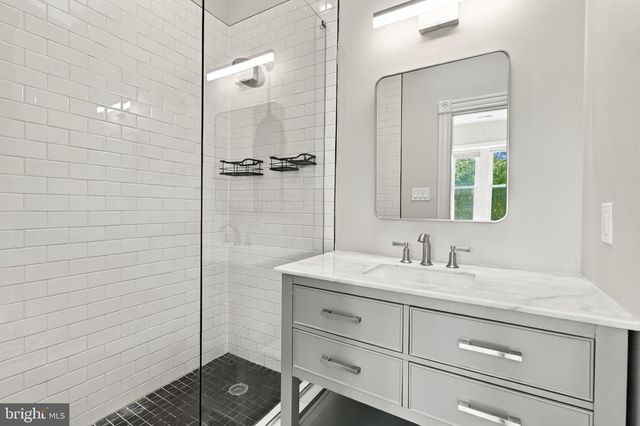 704 G ST NE, Washington, DC 20002