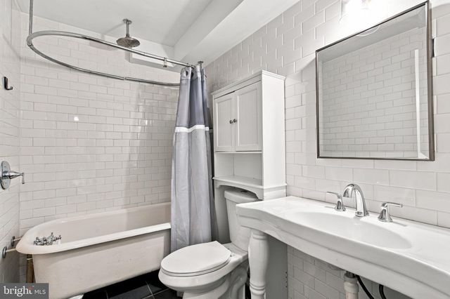 704 G ST NE, Washington, DC 20002