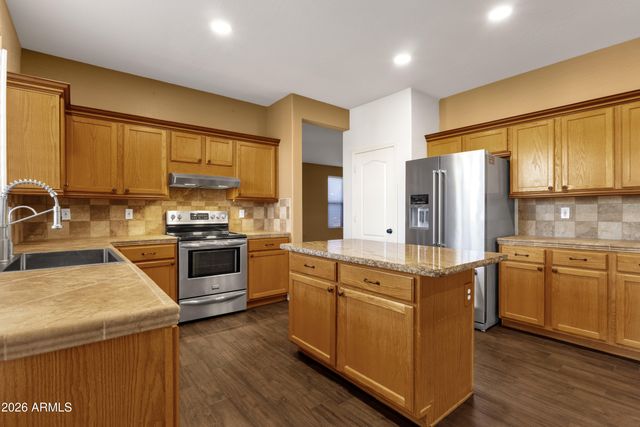 25634 N SINGBUSH Loop, Phoenix, AZ 85083