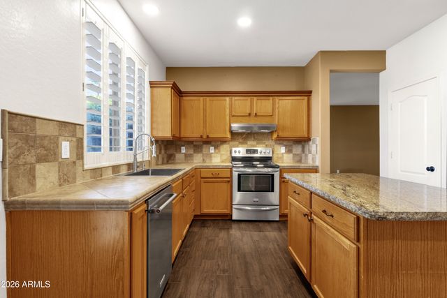 25634 N SINGBUSH Loop, Phoenix, AZ 85083