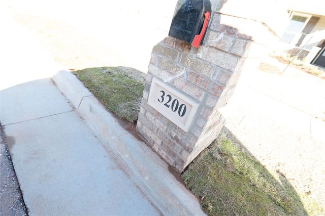 3200 Grasshopper Way, Yukon, OK 73099