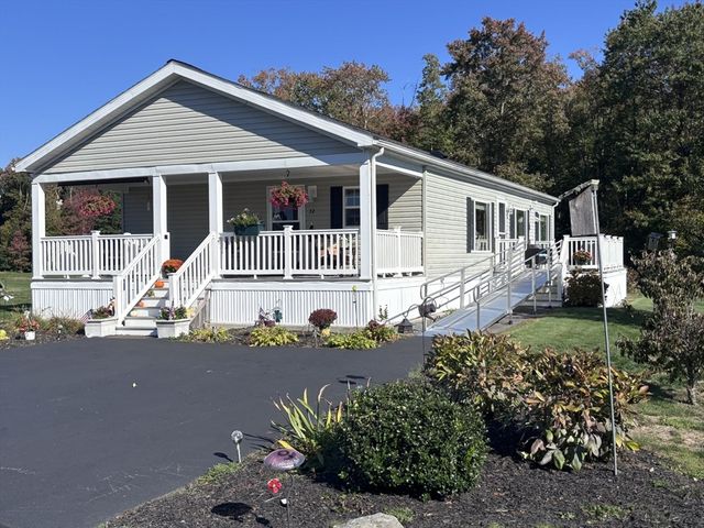 32 Kendall Court, Raynham, MA 02767