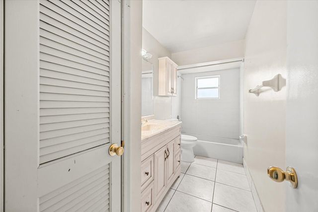 2550 SE Hemsing Street, Port St Lucie, FL 34984
