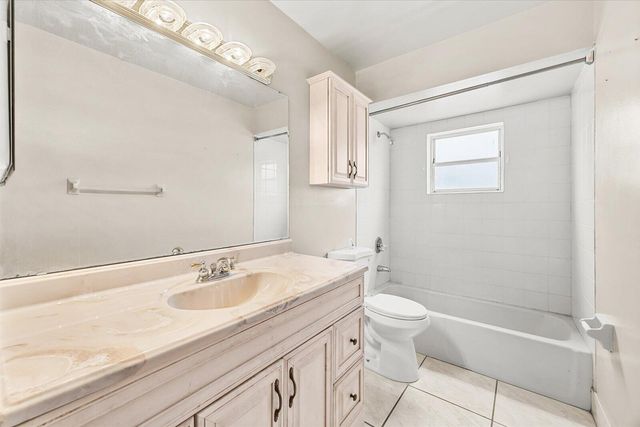 2550 SE Hemsing Street, Port St Lucie, FL 34984