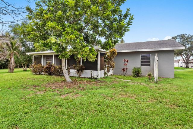 2550 SE Hemsing Street, Port St Lucie, FL 34984