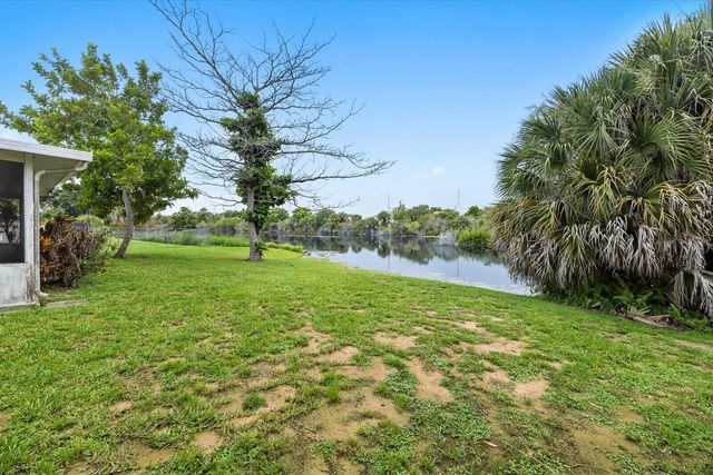 2550 SE Hemsing Street, Port St Lucie, FL 34984