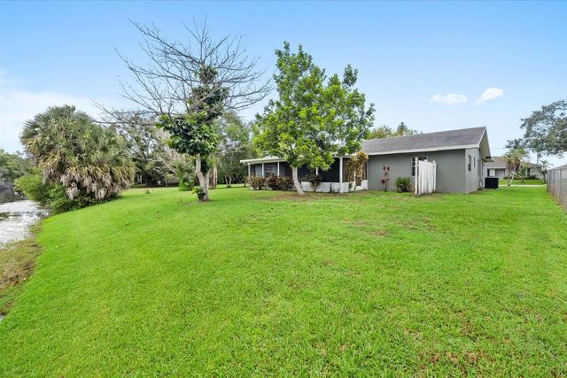 2550 SE Hemsing Street, Port St Lucie, FL 34984